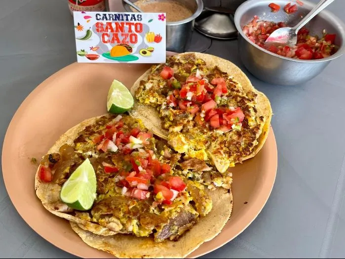 Plato de tacos revolcados de Santo Cazo